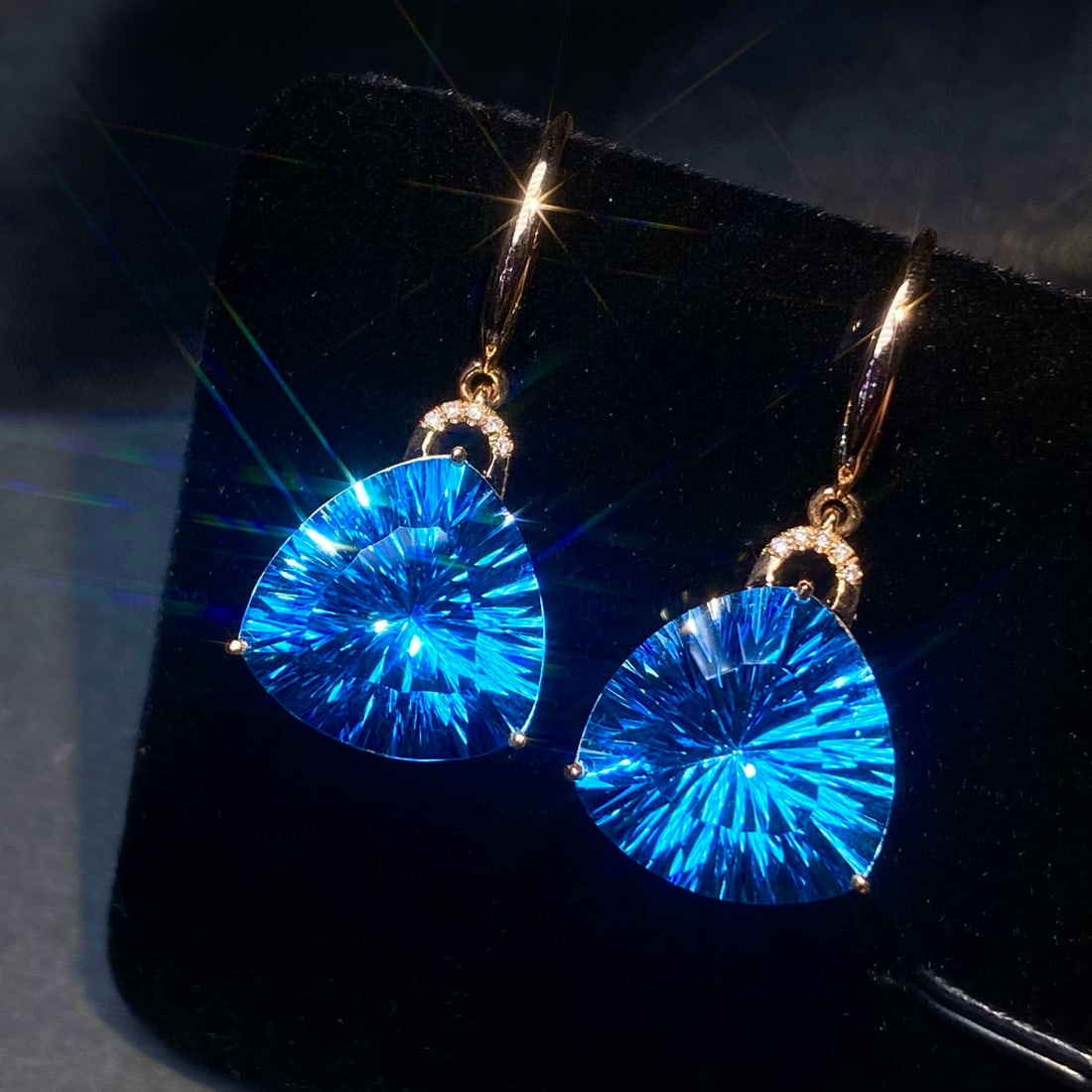 14k Gold 14.15 Ct Natural Topaz & Diamond Earrings: Ref:231149240 // gold content:14k gold // main gemstone:topaz // shape:triangle // carat weight:14. 15ct // color:blue // treatment:natural // // adjacent gemstone 2 : diamond // number of stones:19