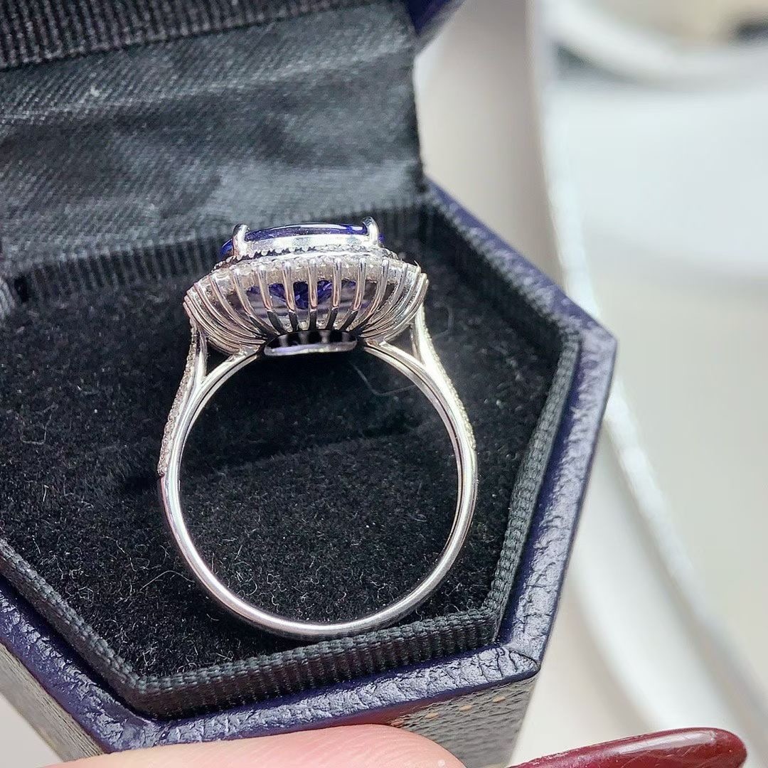 14k Gold 4.5 Ct Natural Tanzanite & Diamond Ring - 4