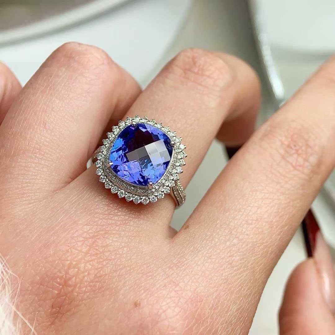 14k Gold 4.5 Ct Natural Tanzanite & Diamond Ring - 5