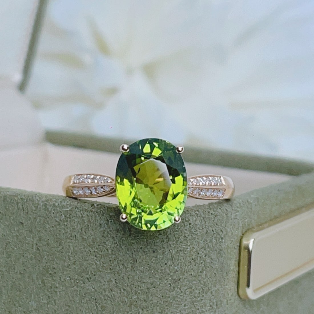 14k Gold 2.6 Ct Natural Tourmaline & Diamond Ring: Ref:231149253 // gold content:14k gold // ring size:7. 25us // // main gemstone:tourmaline // shape:oval // carat weight:2. 6ct // color:green // treatment:natural // // adjacent gemstone 2 : diamond