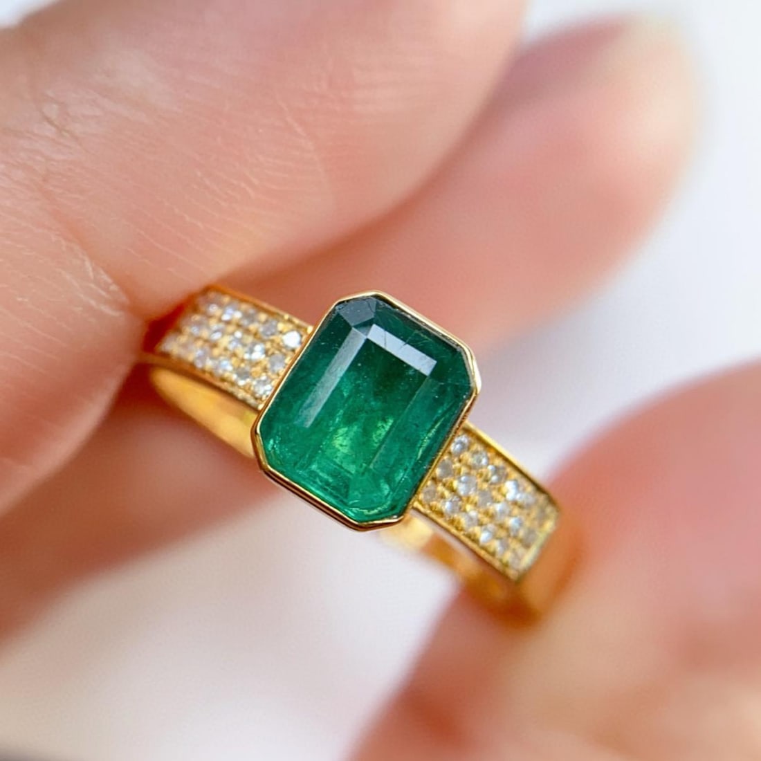 14k Gold 0.85 Ct Natural Emerald & Diamond Ring: Ref:231149260 // gold content:14k gold // ring size:7. 25us // // main gemstone:emerald // shape:octagonal // carat weight:0. 85ct // color:green // treatment:natural // // adjacent gemstone 2 :