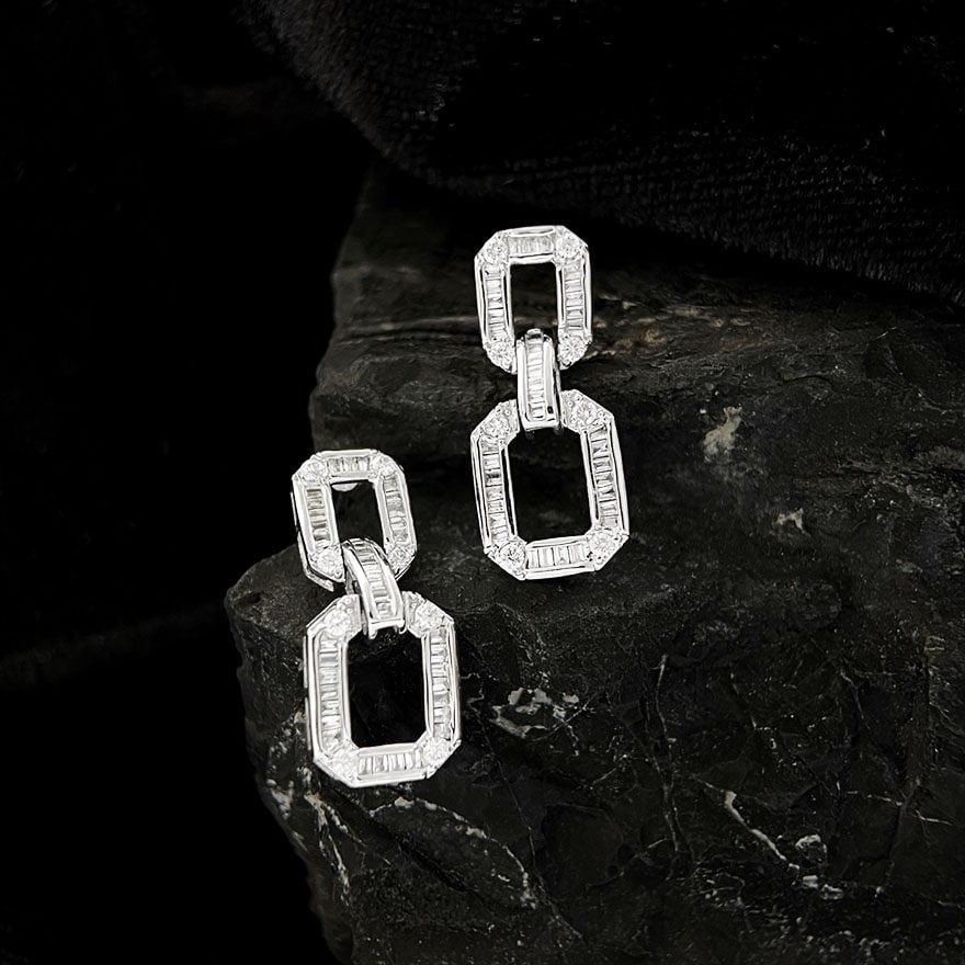 14k Gold 0.8 Ct Natural H Diamond Earrings: Ref:231150027 // gold content:14k gold // main gemstone:diamond // shape:multiple // carat weight:0. 8ct // clarity grade:vs-si // color:h // treatment:natural // Condition: New Low Estimate: 2900.00 
