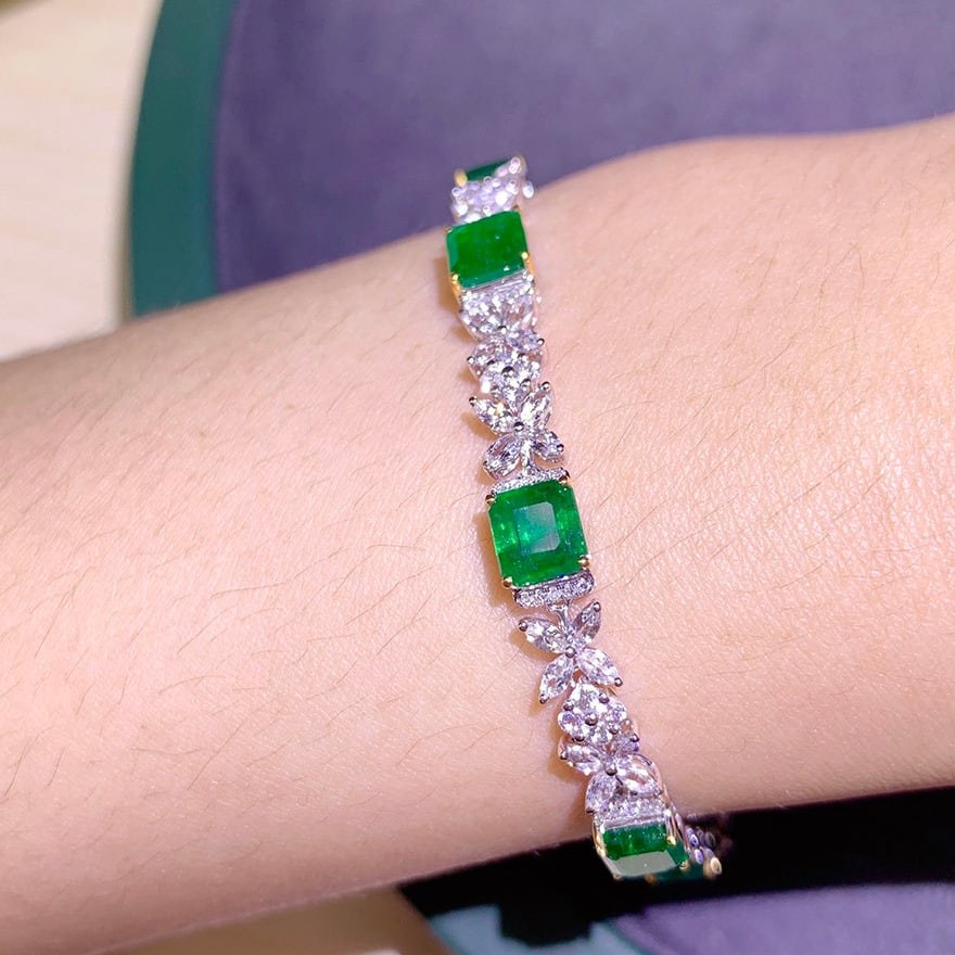 14k Gold 5.63 Ctw Vivid Green Natural Emerald & Diamond Bracelet - 6