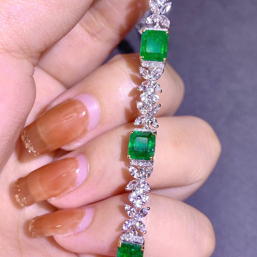 14k Gold 5.63 Ctw Vivid Green Natural Emerald & Diamond Bracelet - 8