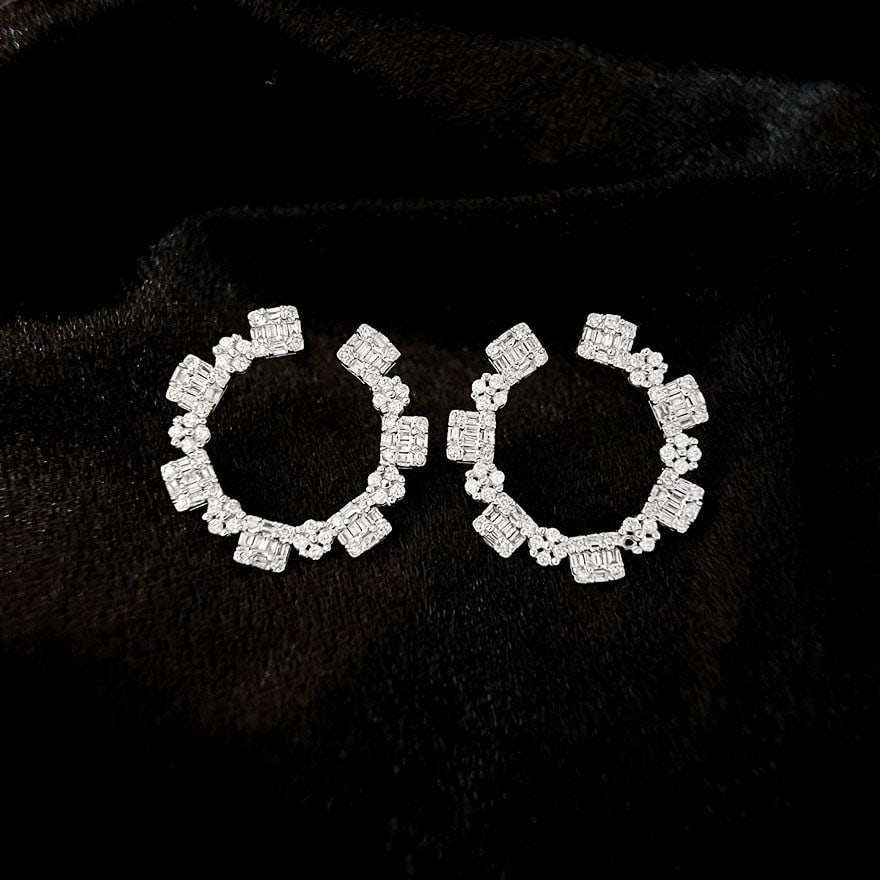 14k Gold 1 Ct Natural H Diamond Earrings: Ref:231150052 // gold content:14k gold // main gemstone:diamond // shape:multiple // carat weight:1ct // clarity grade:vs-si // color:h // treatment:natural // Condition: New Low Estimate: 3700.00 Hig