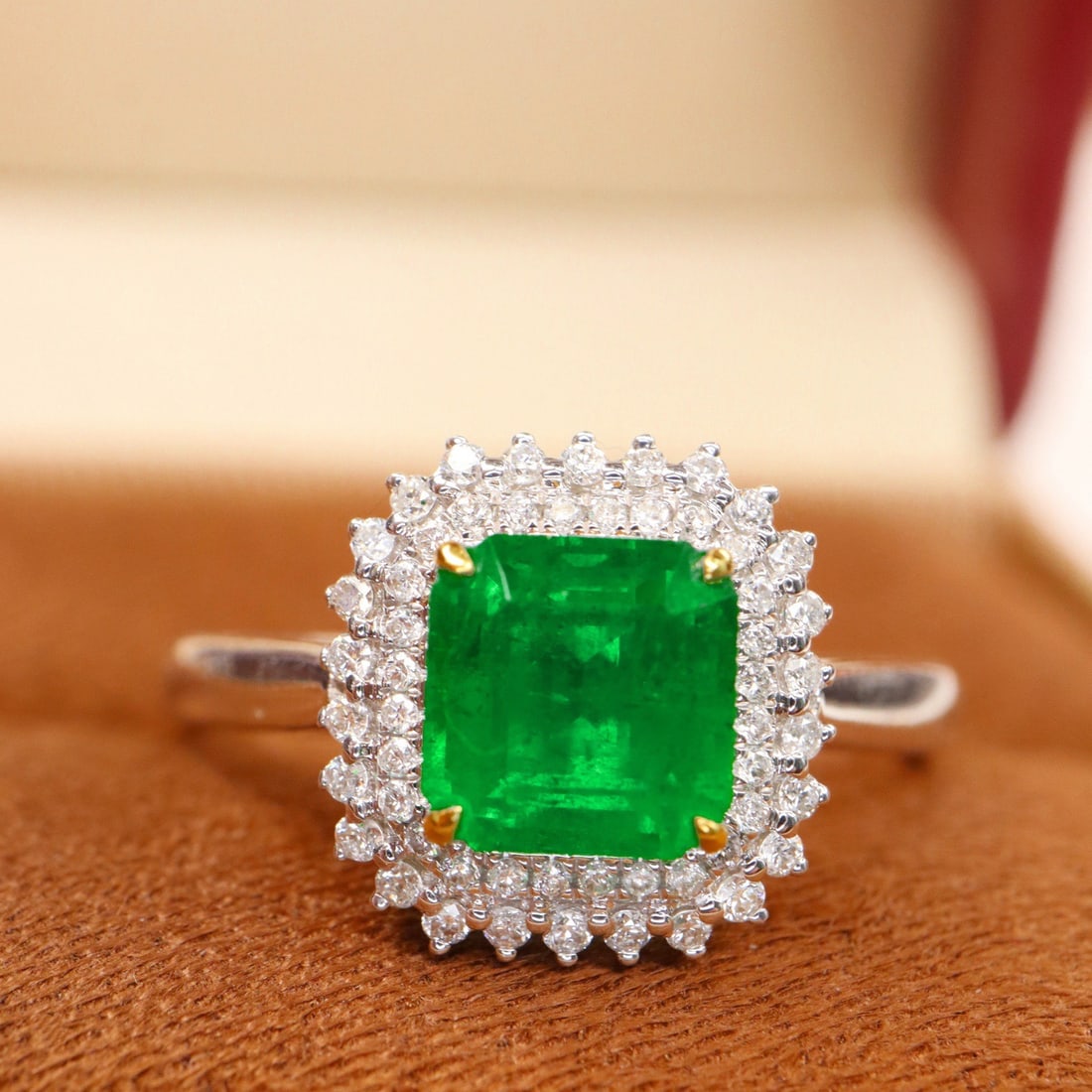 14k Gold 1.67 Ctw Vivid Green Natural Emerald & Diamond Ring - 2
