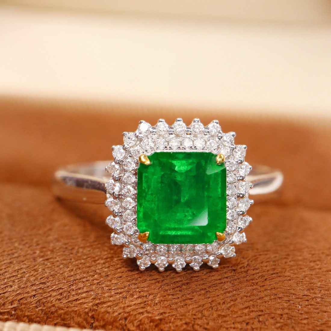 14k Gold 1.67 Ctw Vivid Green Natural Emerald & Diamond Ring - 3