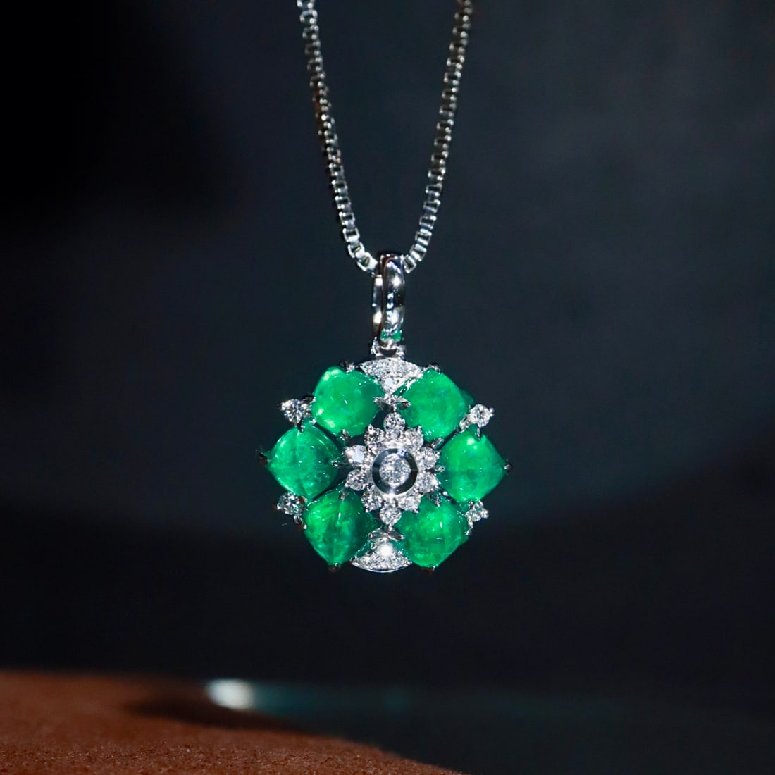 14k Gold 1.14 Ctw Natural Emerald & Diamond Pendant( Without Chain ): Ref:231150059 // gold content:14k gold // main gemstone:emerald // shape:sugar-loaf // carat weight:1. 03ct // color:green // treatment:natural // // adjacent gemstone 2 : diamond // shape:round //