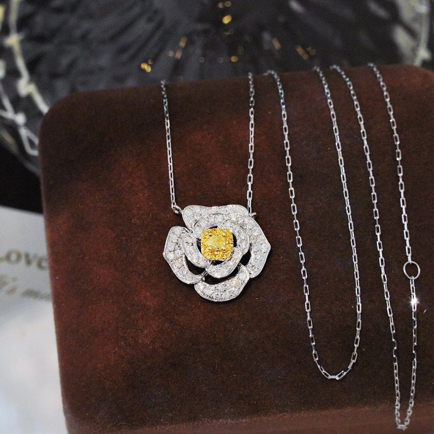 14k Gold 0.6 Ct Natural Color Diamond & Flowers Necklace - 4