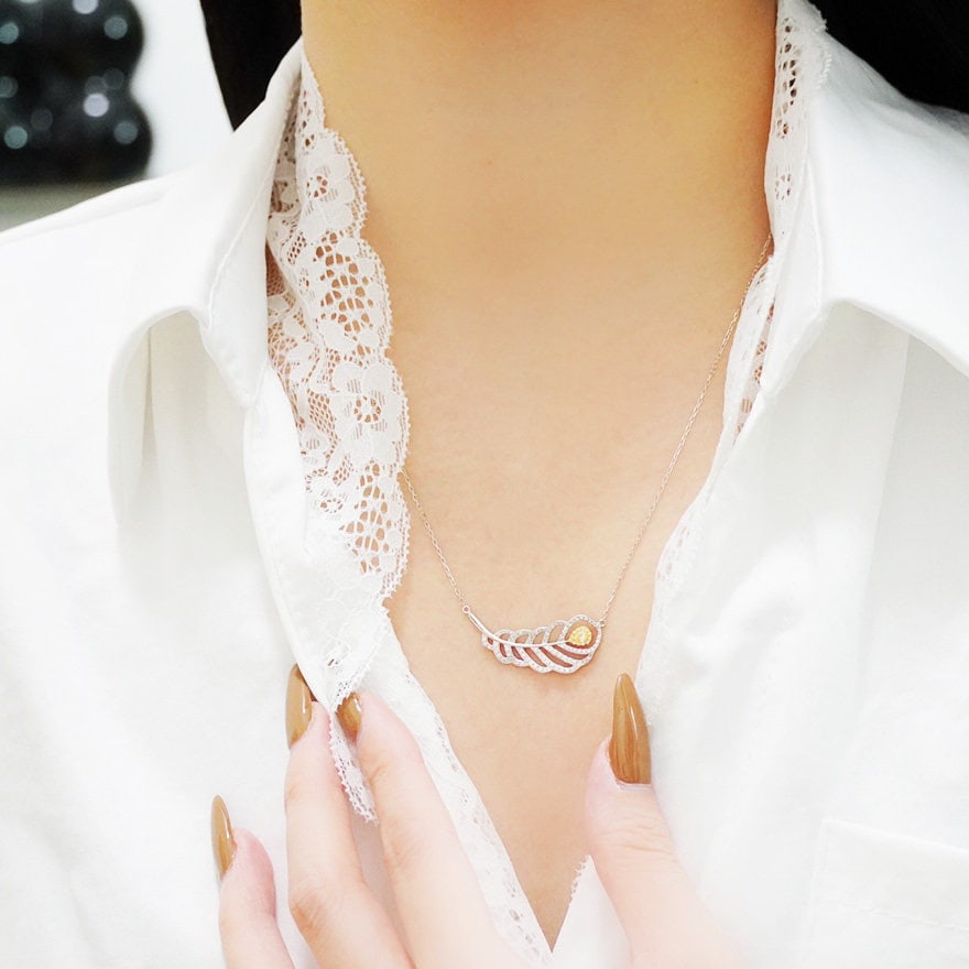 14k Gold 0.55 Ct Natural Color Diamond Necklace - 5