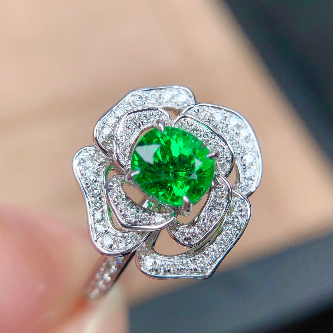 14k Gold 1.30 Ctw Natural Tsavorite & Diamond & Flowers Ring - 3