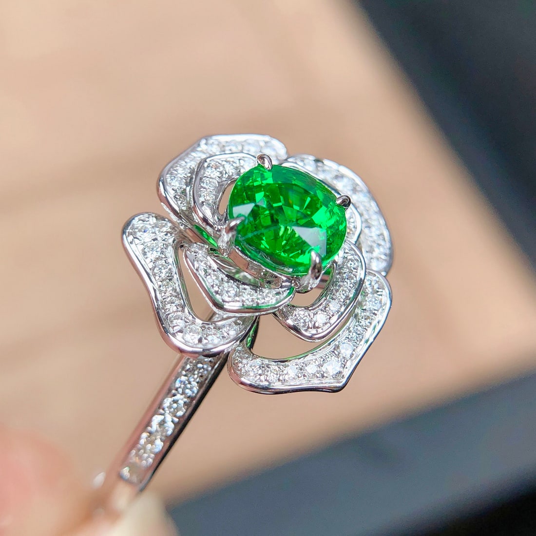14k Gold 1.30 Ctw Natural Tsavorite & Diamond & Flowers Ring - 4