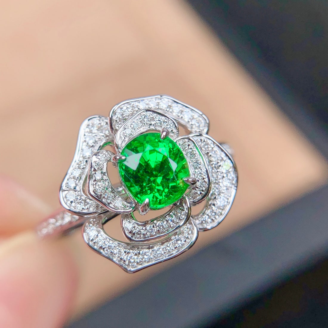 14k Gold 1.30 Ctw Natural Tsavorite & Diamond & Flowers Ring - 5