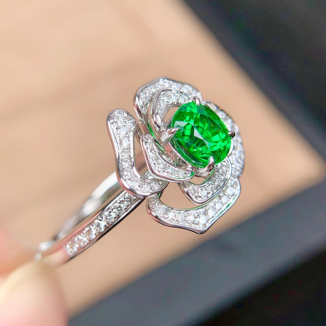 14k Gold 1.30 Ctw Natural Tsavorite & Diamond & Flowers Ring - 6