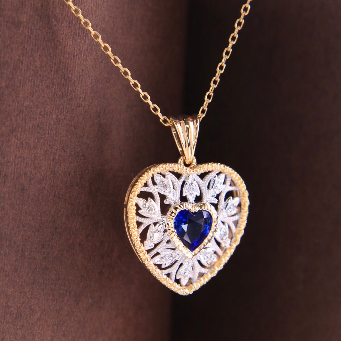 14k Gold 0.59 Ctw Vivid Blue Natural Sapphire & Diamond Necklace: Ref:231150097 // gold content:14k gold // main gemstone:sapphire // shape:heart // carat weight:0. 55ct // color:vivid blue // treatment:natural // // adjacent gemstone 2 : diamond // shape:round //
