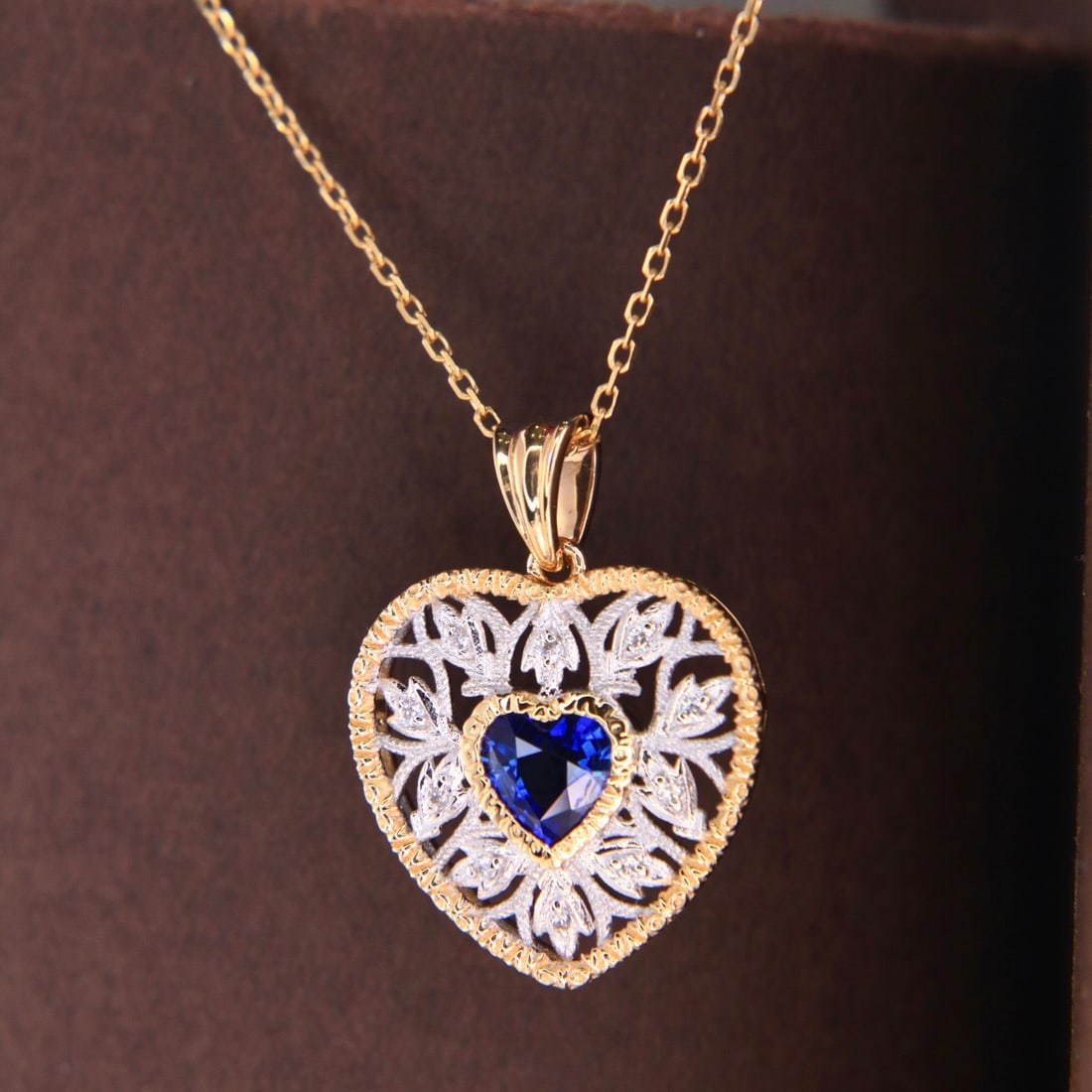14k Gold 0.59 Ctw Vivid Blue Natural Sapphire & Diamond Necklace - 2