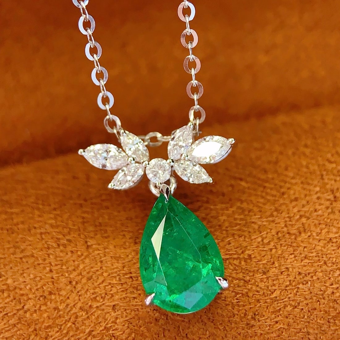 14k Gold 1.5 Ct Natural Emerald & Diamond Necklace - 2
