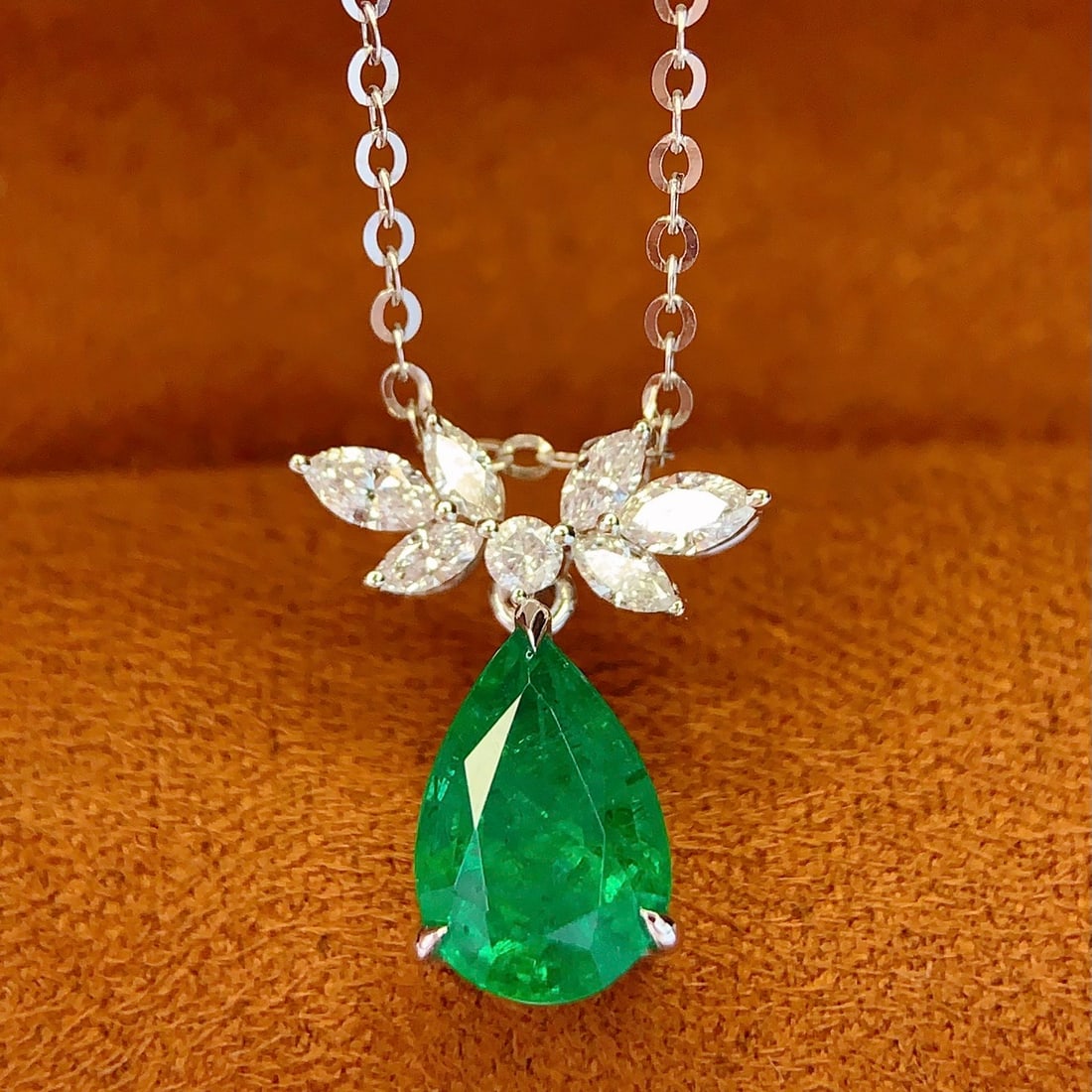14k Gold 1.5 Ct Natural Emerald & Diamond Necklace - 3