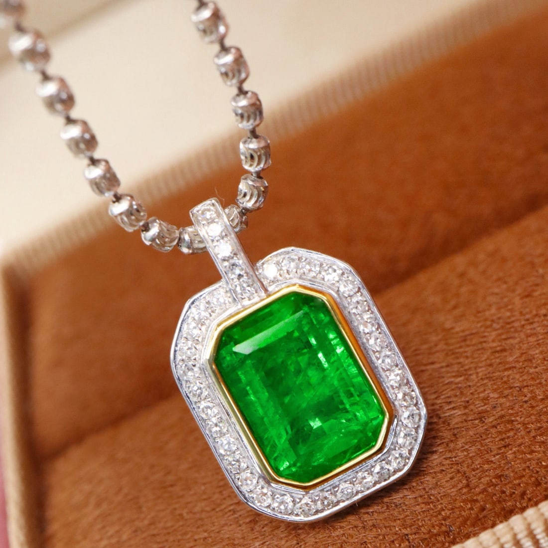 14k Gold 2.09 Ctw Vivid Green Natural Emerald & Diamond Pendant( Without Chain ) - 4