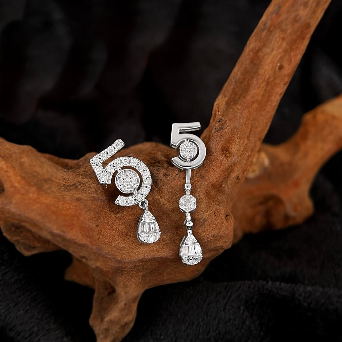14k Gold 0.48 Ct Natural H Diamond Earrings: Ref:231150115 // gold content:14k gold // main gemstone:diamond // shape:multiple // carat weight:0. 48ct // clarity grade:vs-si // color:h // treatment:natural // Condition: New Low Estimate: