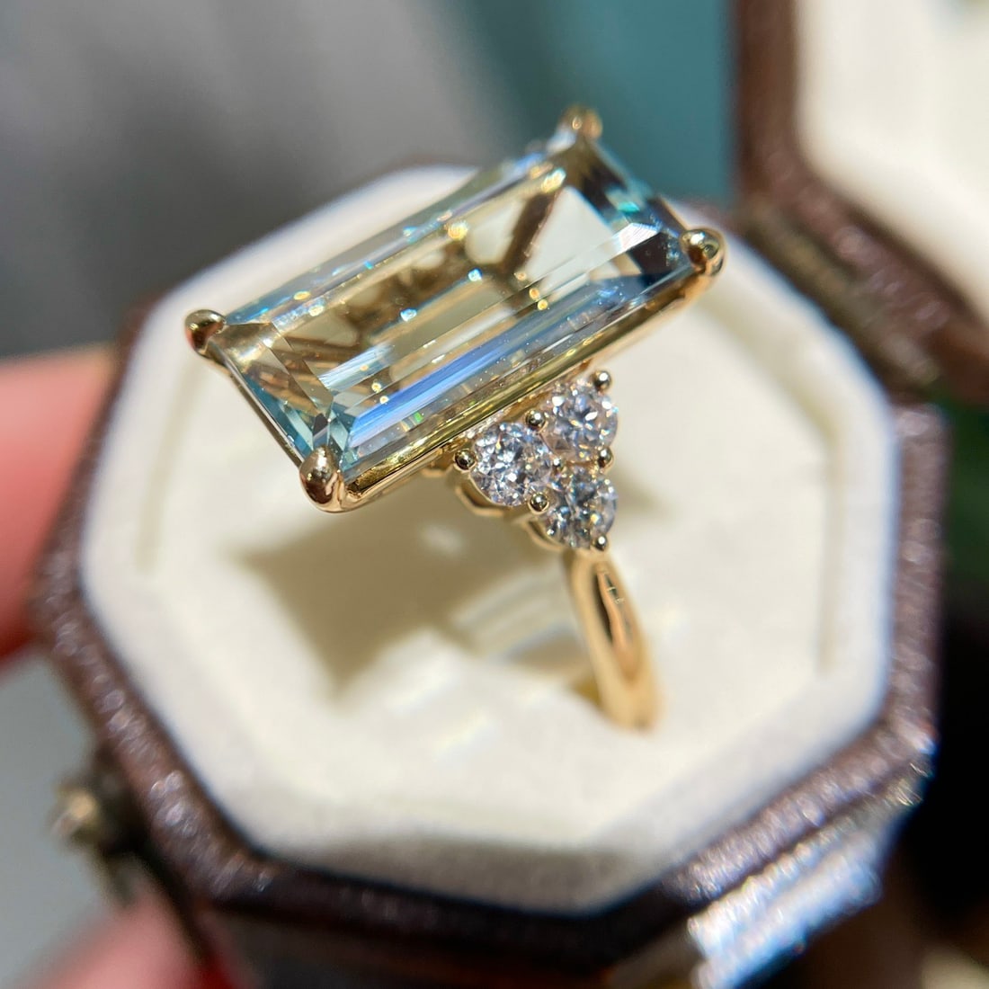 14k Gold 3.67 Ct Natural Aquamarine & Diamond Ring - 4