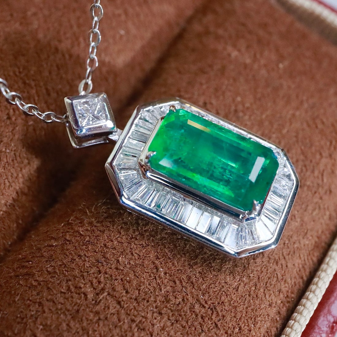 14k Gold 3.00 Ctw Natural Emerald & Diamond Pendant( Without Chain ) - 2