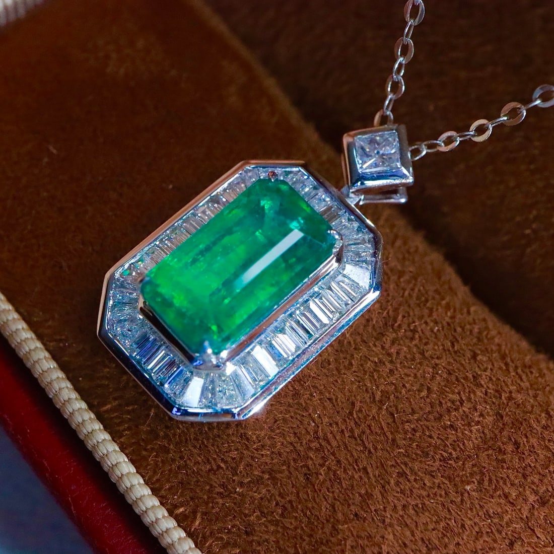 14k Gold 3.00 Ctw Natural Emerald & Diamond Pendant( Without Chain ) - 3