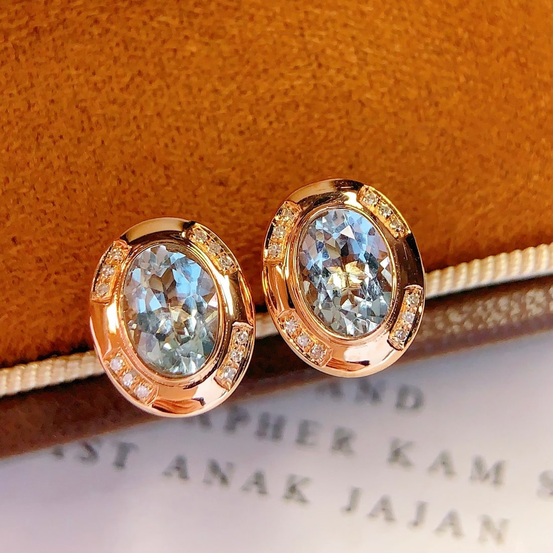 14k Gold 1.6 Ct Natural Aquamarine & Diamond Earrings: Ref:231150138 // gold content:14k gold // main gemstone:aquamarine // shape:oval // carat weight:1. 6ct // color:blue // treatment:natural // // adjacent gemstone 2 : diamond // number of stones:24