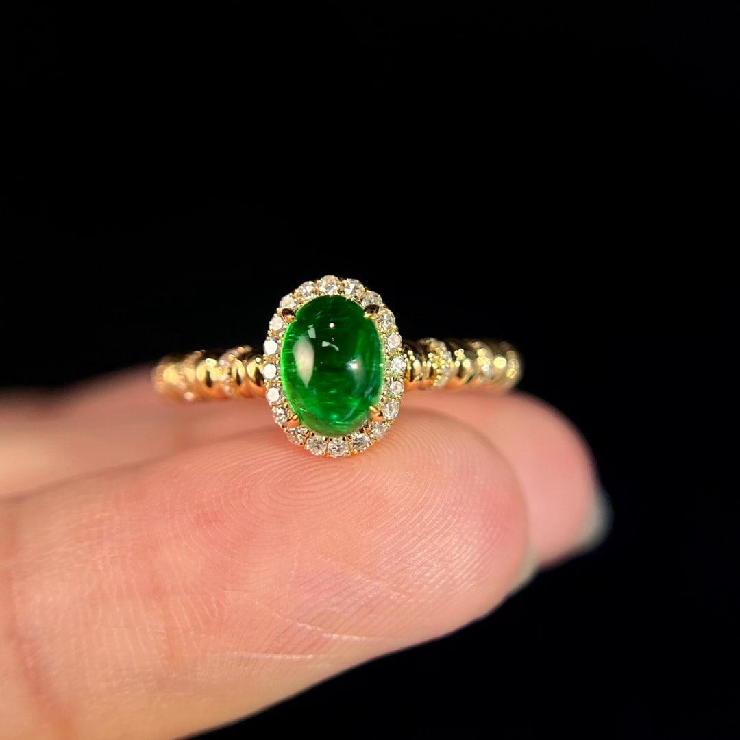 14k Gold 1.26 Ctw Vivid Green Natural Emerald & Diamond Ring: Ref:231150149 // gold content:14k gold // ring size:7. 25us // // main gemstone:emerald // shape:oval // carat weight:1. 05ct // color:vivid green // treatment:natural // // adjacent gemstone 2 :