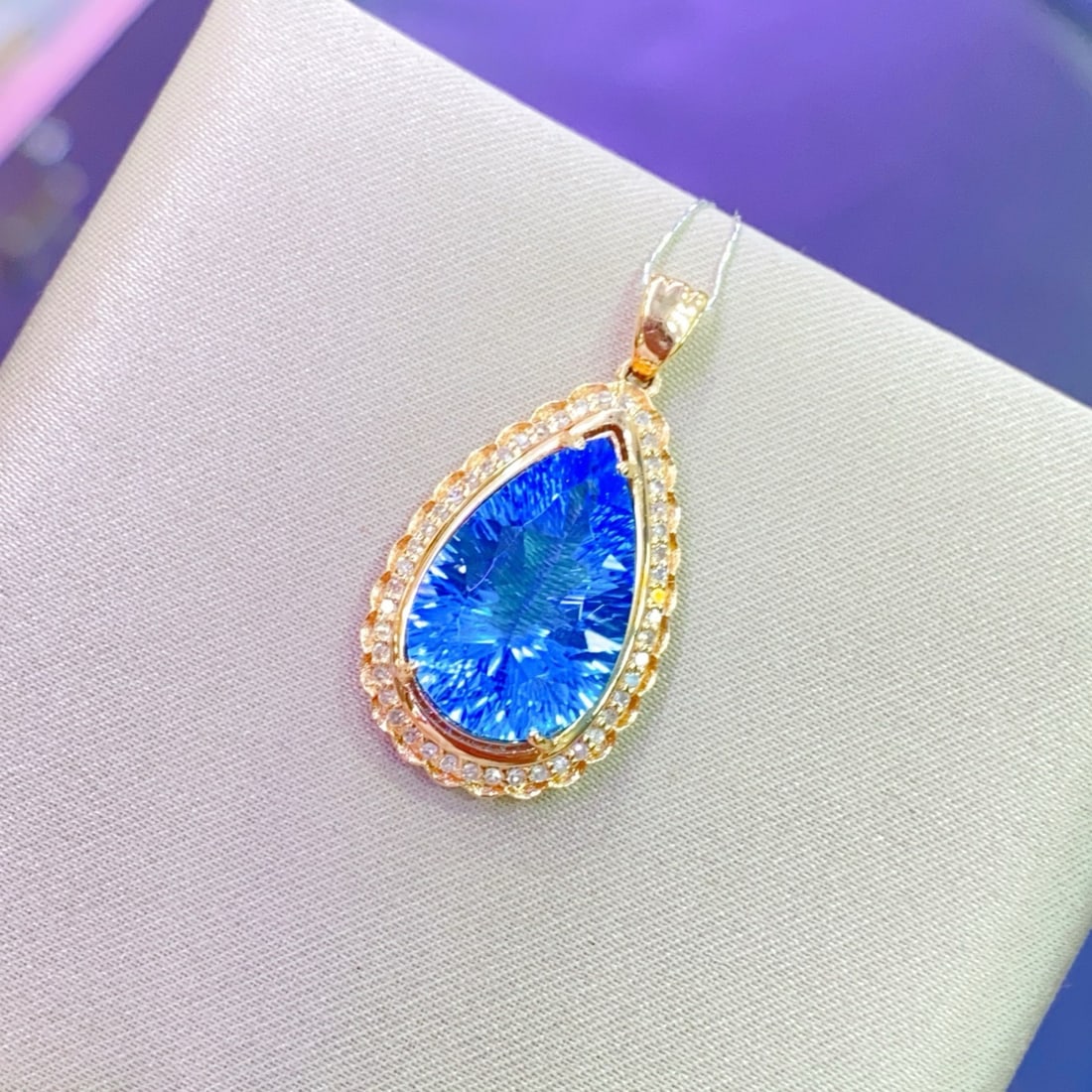 14k Gold 6.8 Ct Natural Topaz & Diamond Pendant( Without Chain ): Ref:231150150 // gold content:14k gold // main gemstone:topaz // shape:pear // carat weight:6. 8ct // color:blue // treatment:natural // // adjacent gemstone 2 : diamond // shape:round // clarity