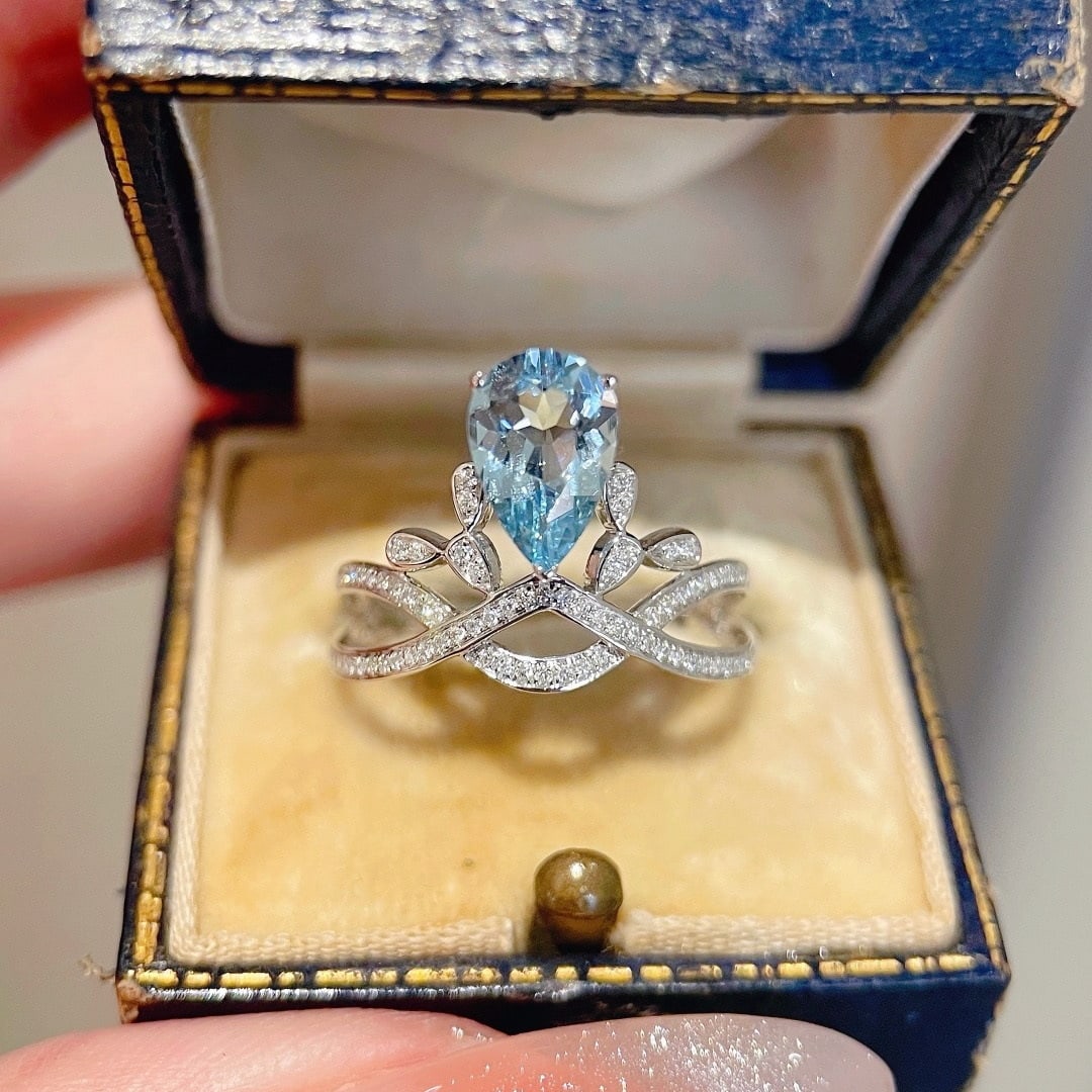 14k Gold 1.26 Ctw Natural Aquamarine & Diamond Ring: Ref:231150151 // gold content:14k gold // ring size:7. 25us // // main gemstone:aquamarine // shape:pear // carat weight:1ct // color:blue // treatment:natural // // adjacent gemstone 2 : diamond //
