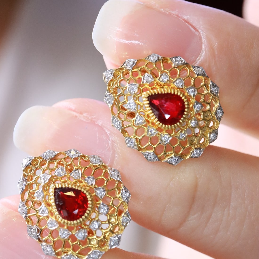 14k Gold 0.98 Ctw Natural Ruby & Diamond Earrings: Ref:231150154 // gold content:14k gold // main gemstone:ruby // shape:pear // carat weight:0. 83ct // color:red // treatment:natural // // adjacent gemstone 2 : diamond // shape:round // carat weight: