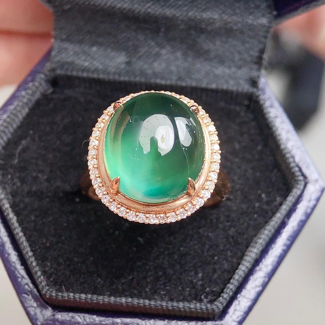 14k Gold 12 Ct Natural Prehnite & Diamond Ring: Ref:231150159 // gold content:14k gold // ring size:7. 25us // // main gemstone:prehnite // shape:oval // carat weight:12ct // color:green // treatment:natural // // adjacent gemstone 2 : diamond //