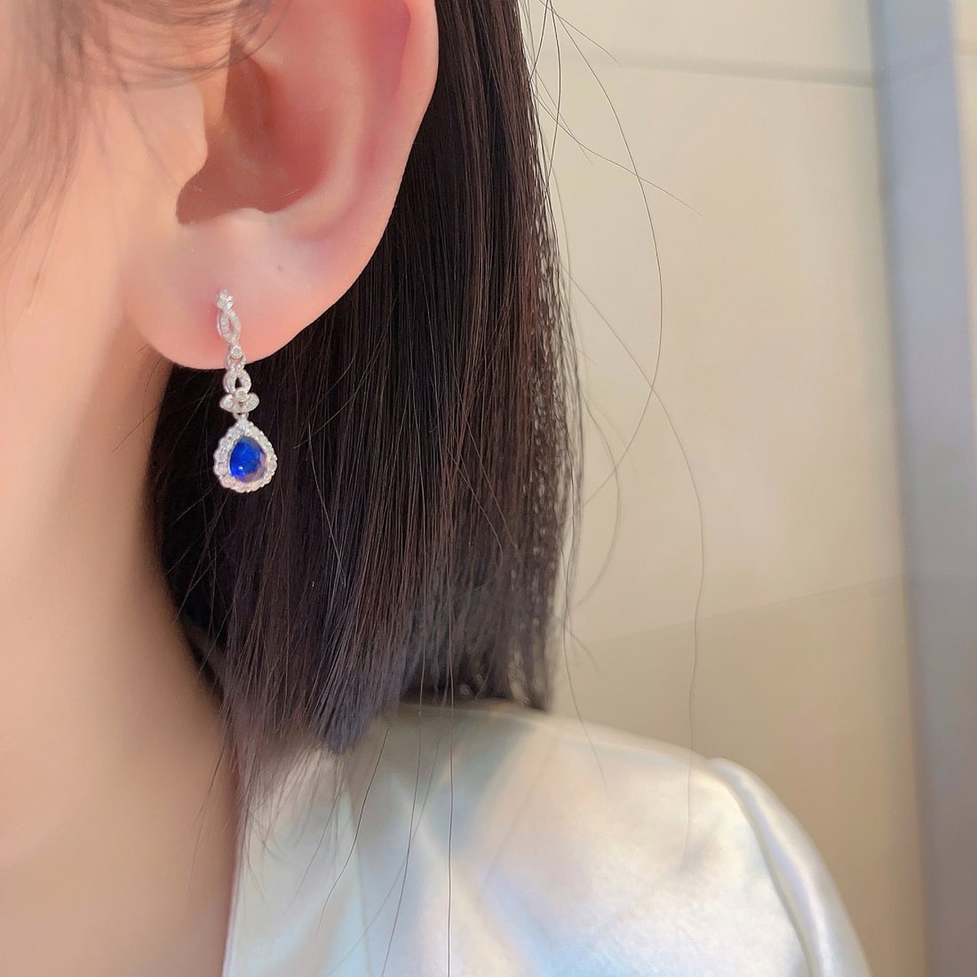 14k Gold 1.62 Ctw Vivid Blue Natural Sapphire & Diamond Earrings - 3