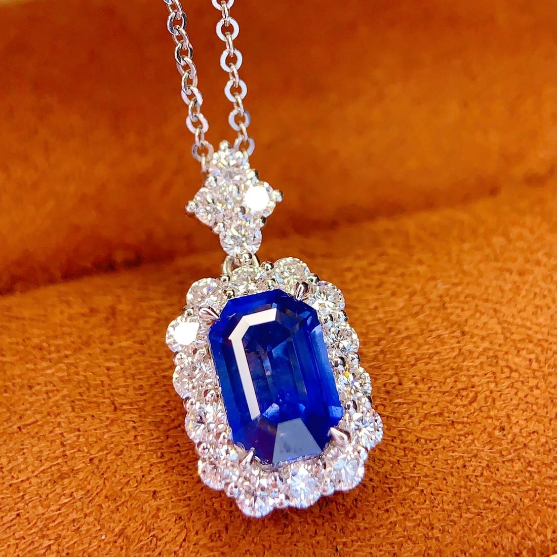 14k Gold 1.8 Ct Vivid Blue Natural Sapphire & Diamond Pendant( Without Chain ): Ref:231150169 // gold content:14k gold // main gemstone:sapphire // shape:octagonal // carat weight:1. 8ct // color:vivid blue // treatment:natural // // adjacent gemstone 2 : diamond // number of sto