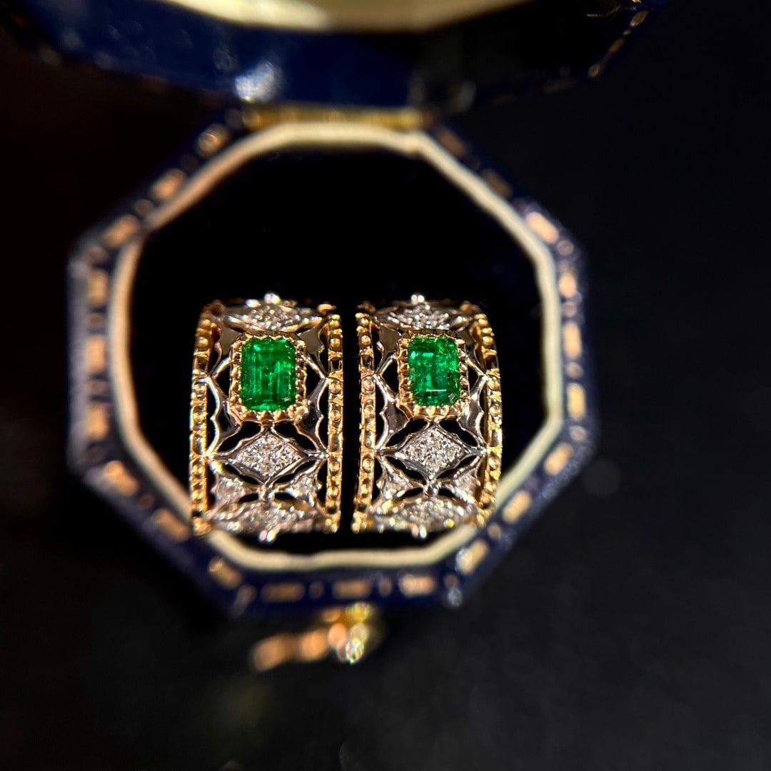 14k Gold 0.45 Ctw Vivid Green Natural Emerald & Diamond Earrings: Ref:231150173 // gold content:14k gold // main gemstone:emerald // shape:octagonal // carat weight:0. 35ct // color:vivid green // treatment:natural // // adjacent gemstone 2 : diamond // shape:round