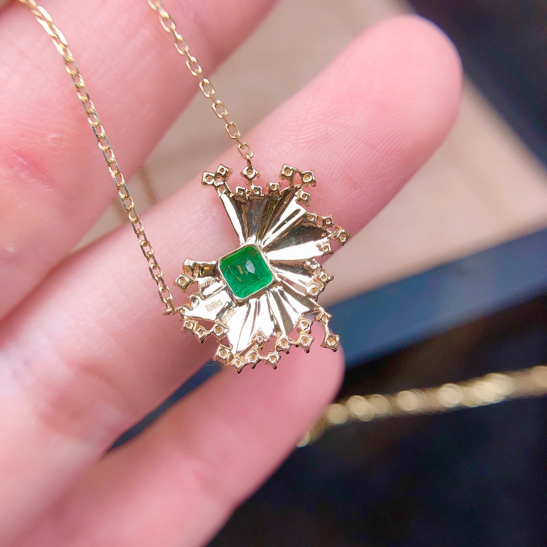 14k Gold 0.58 Ctw Natural Emerald & Diamond Necklace - 6