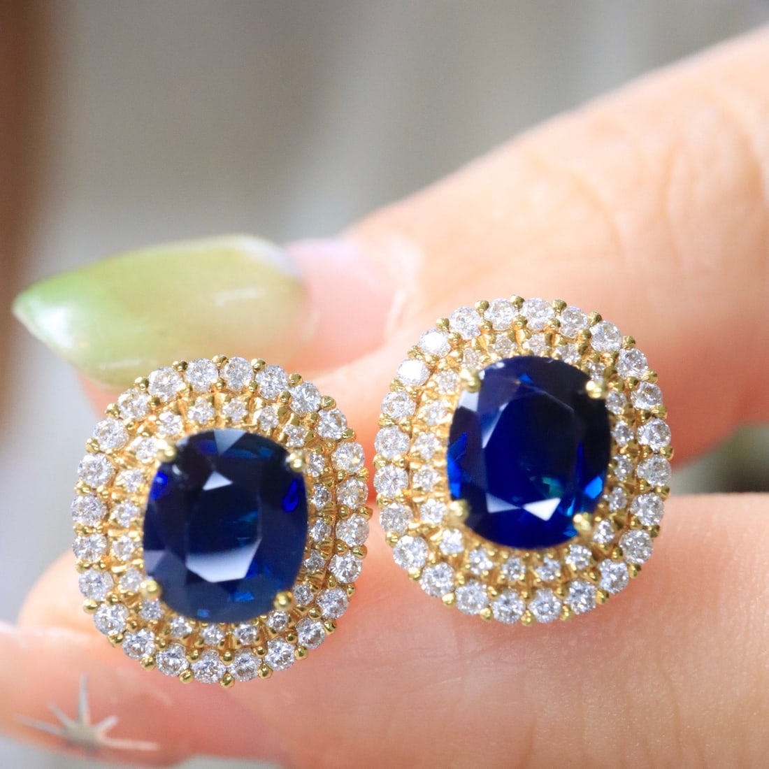 14k Gold 2.90 Ctw Natural Sapphire & Diamond Earrings: Ref:231150183 // gold content:14k gold // main gemstone:sapphire // shape:oval // carat weight:2. 22ct // color:blue // treatment:natural // // adjacent gemstone 2 : diamond // shape:round // carat we