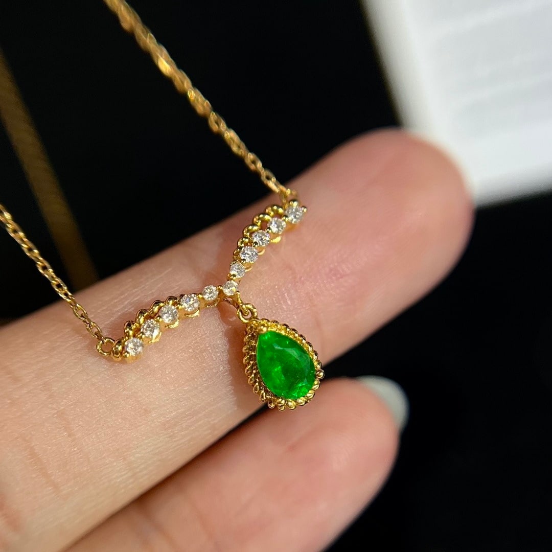 14k Gold 0.47 Ctw Vivid Green Natural Emerald & Diamond Necklace - 2