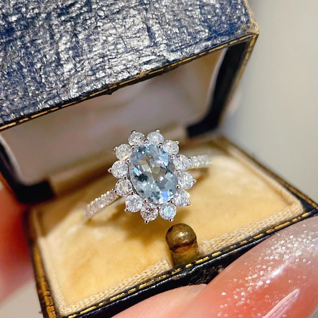 14k Gold 1.6 Ctw Natural Aquamarine & Diamond Ring: Ref:231150199 // gold content:14k gold // ring size:7. 25us // // main gemstone:aquamarine // shape:oval // carat weight:0. 9ct // color:blue // treatment:natural // // adjacent gemstone 2 : diamond