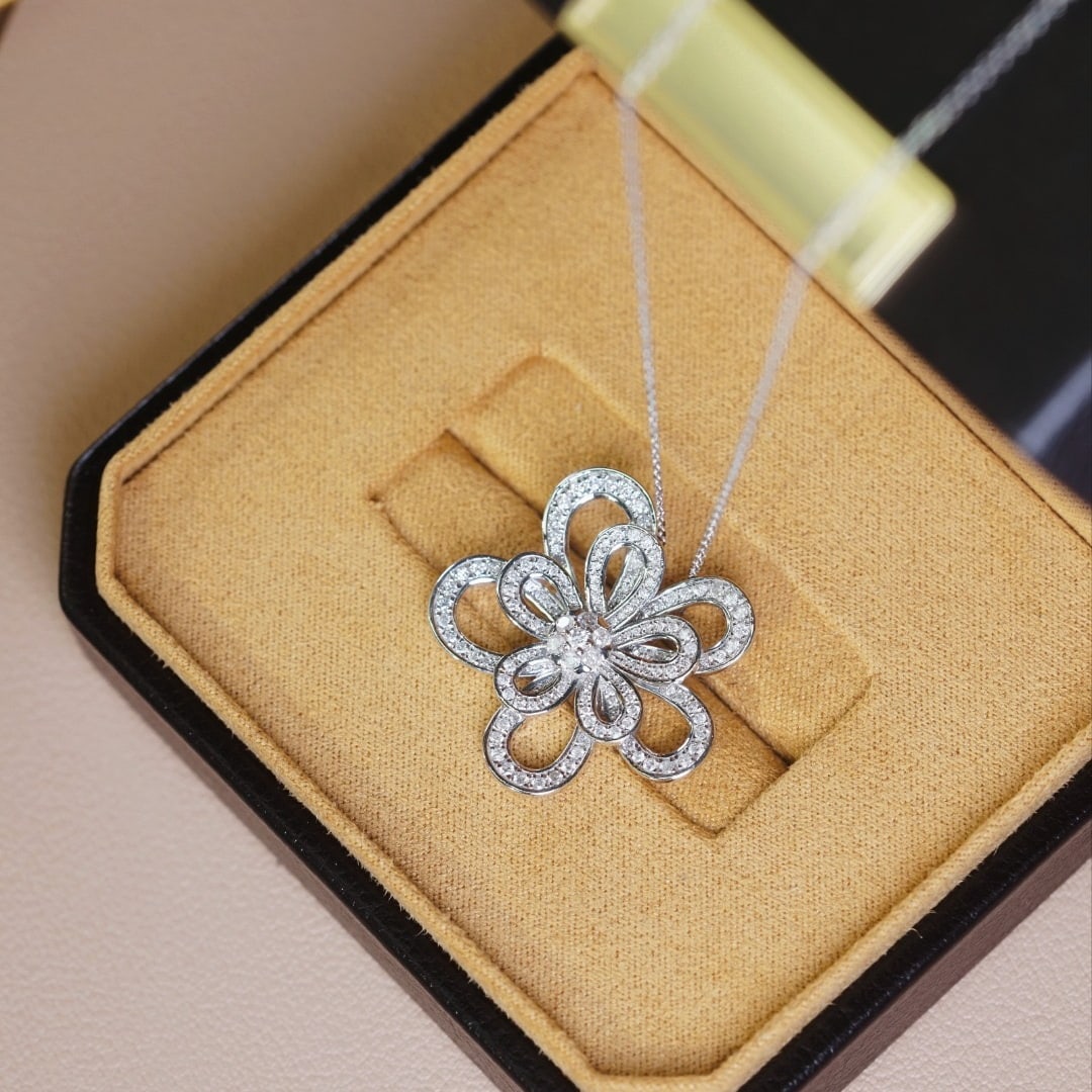 14k Gold 0.85 Ct Natural H Diamond & Flowers Necklace: Ref:231150200 // gold content:14k gold // main gemstone:diamond // shape:round // carat weight:0. 85ct // clarity grade:vs-si // color:h // treatment:natural // cut grade:g // Condition: New Low