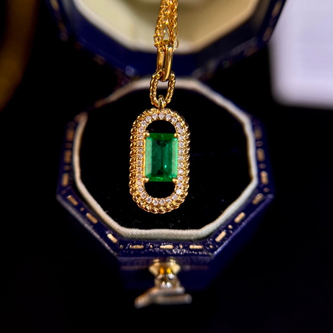 14k Gold 0.56 Ctw Vivid Green Natural Emerald & Diamond Pendant( Without Chain ): Ref:231150211 // gold content:14k gold // main gemstone:emerald // shape:octagonal // carat weight:0. 49ct // color:vivid green // treatment:natural // // adjacent gemstone 2 : diamond // shape:round