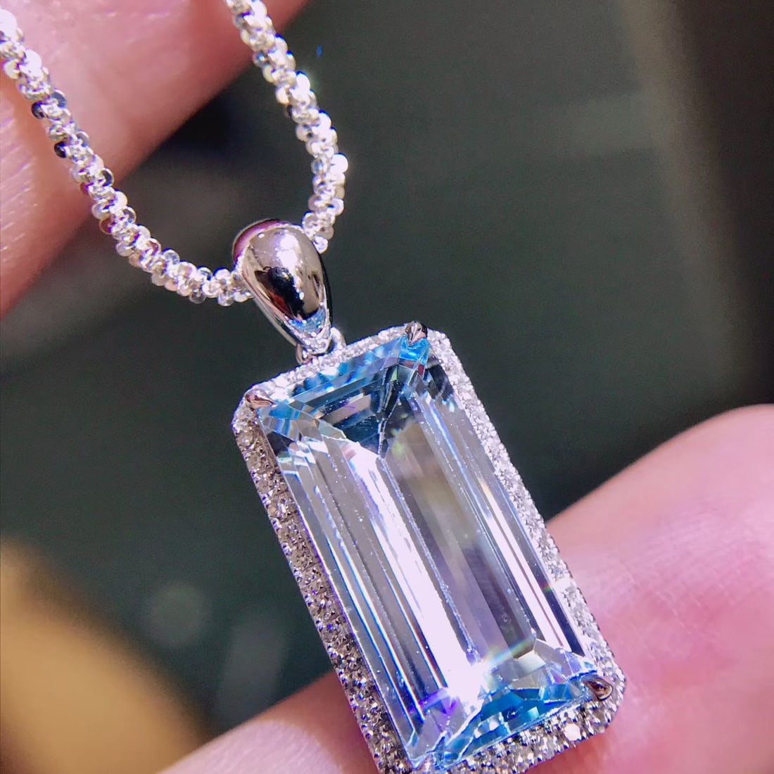 14k Gold 4.88 Ctw Natural Aquamarine & Diamond Pendant( Without Chain ): Ref:231150215 // gold content:14k gold // main gemstone:aquamarine // shape:octagonal // carat weight:4. 6ct // color:blue // treatment:natural // // adjacent gemstone 2 : diamond // shape:round //