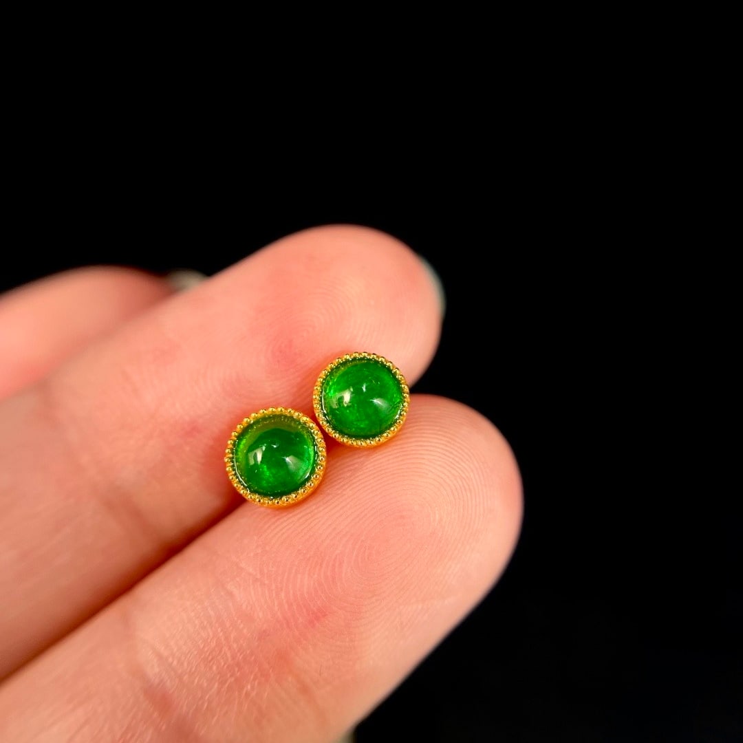 14k Gold 0.85 Ct Vivid Green Natural Emerald Earrings - 3
