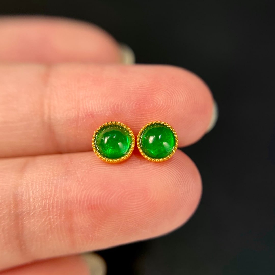 14k Gold 0.85 Ct Vivid Green Natural Emerald Earrings - 4