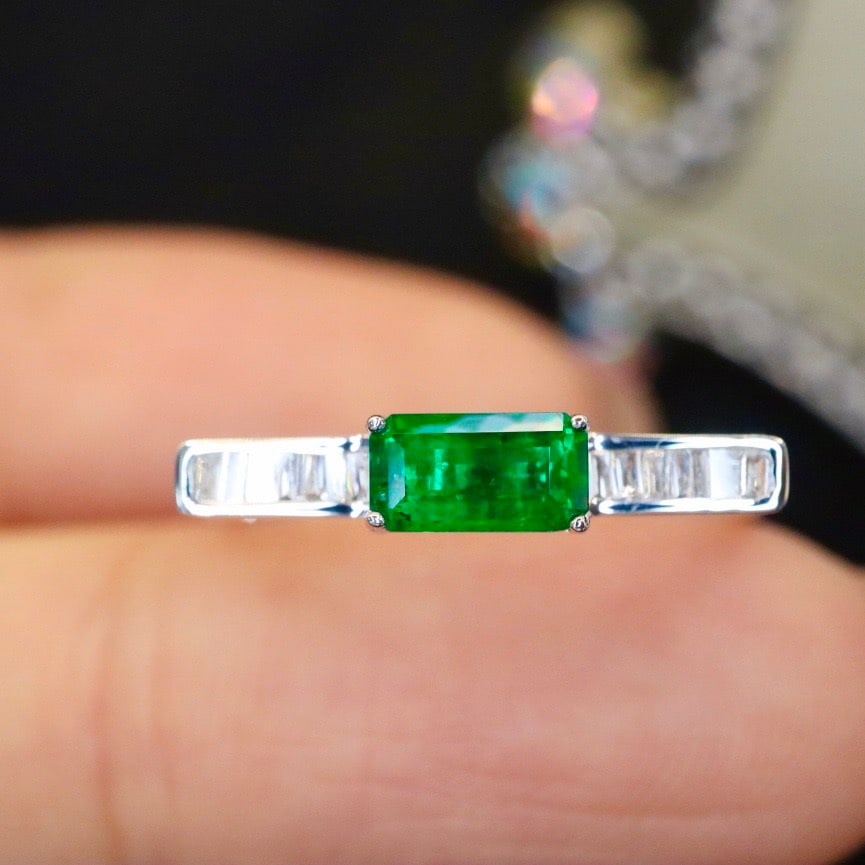 14k Gold 0.69 Ctw Vivid Green Natural Emerald & Diamond Ring: Ref:231150228 // gold content:14k gold // ring size:7. 25us // // main gemstone:emerald // shape:octagonal // carat weight:0. 58ct // color:vivid green // treatment:natural // // adjacent gemstone 2