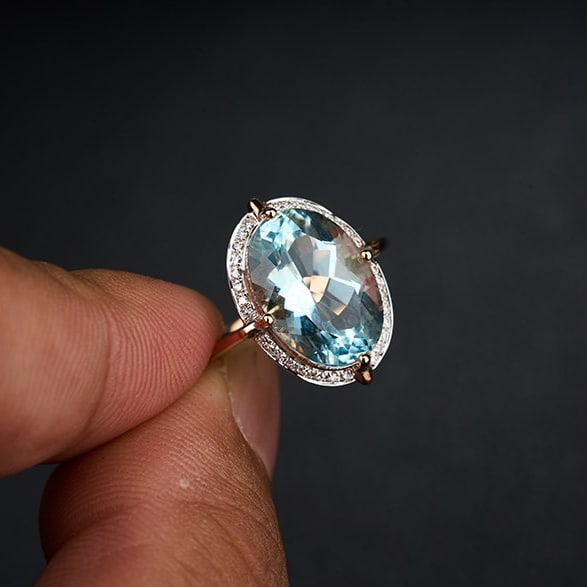 14k Gold 4.7 Ct Natural Aquamarine & Diamond Ring - 9