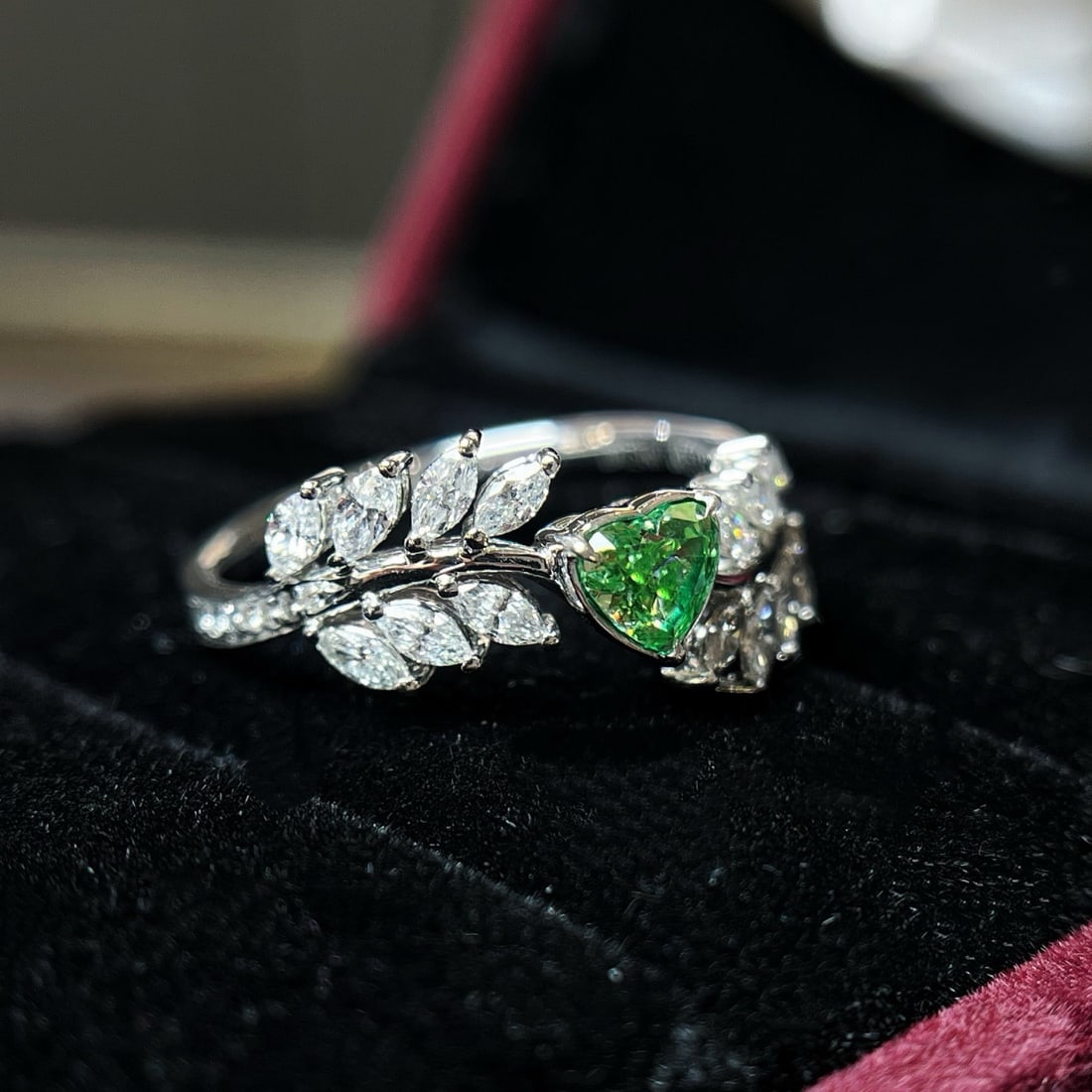 Gia Certified 14k Gold 0.88 Ctw Natural Green Diamond & Diamond Ring - 2