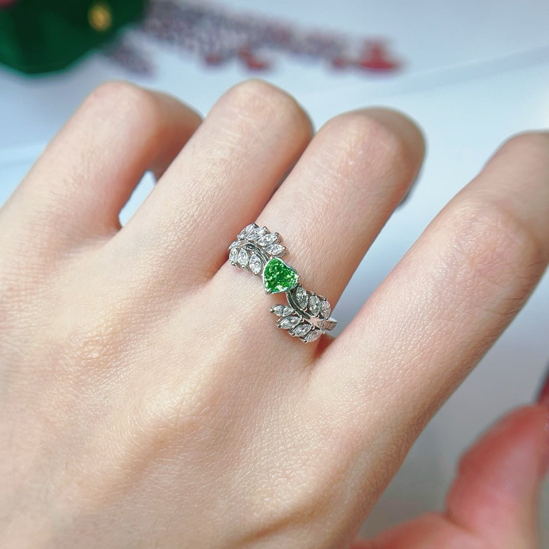 Gia Certified 14k Gold 0.88 Ctw Natural Green Diamond & Diamond Ring - 3