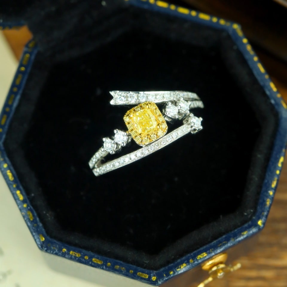14k Gold 0.55 Ctw Natural Yellow Diamond & Diamond Ring - 6